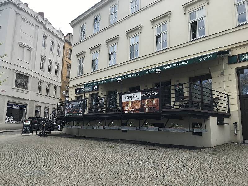 Pivo z tanku si můžete dát U Mansfelda ve Dřevěné ulici. Z restaurace je krásný výhled do Křižíkových sadů.