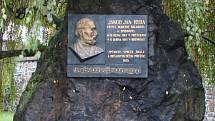 Když v roce 1935 v Přešticích odhalovali Rybův pomník, byla to ohromující událost. Davy lidí ukazuje dobový snímek z archivu Domu historie Přešticka, jenž je spolu s dalšími k vidění na aktuální výstavě.