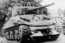 Americké tanky se ocitaly v těžké situaci, když najely na náspy v bocageském terénu (členitá spleť malých políček obehnaných hustou vegetací). Tanky odkryly svůj nechráněný spodek, který pak prorazila každá protipancéřová střela