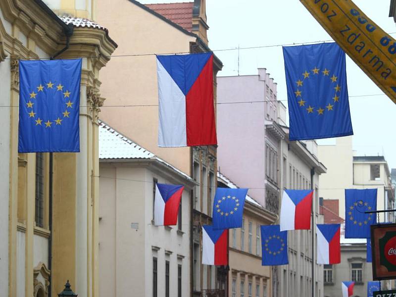 Přibližně šedesátka lidí z předsednictva regionů EU v těchto dnech v Měšťanské besedě jedná o evropské politice a unijních dotacích po roce 2013