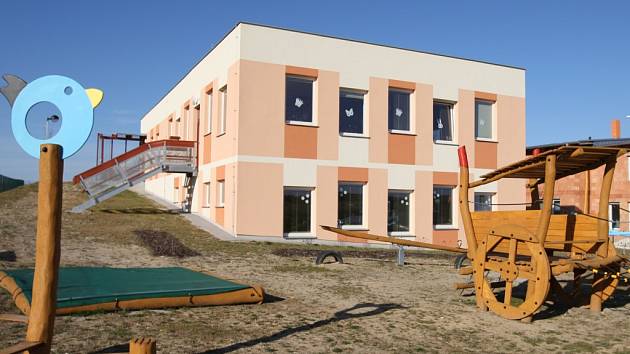 Mateřská škola v Plzni – Lhotě patří mezi stavby přihlášené do kategorie novostavba.