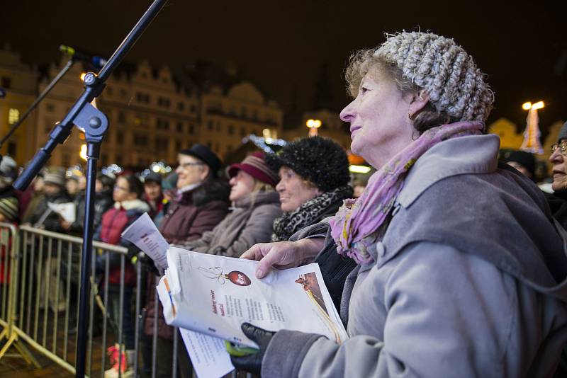 Česko zpívá koledy - náměstí Republiky v Plzni