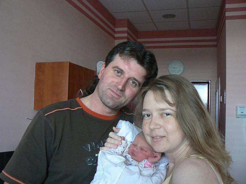 Eva Karolína Kratochvílová z Blovic se narodila 21. října ve 2.32 hod. ve FN v Plzni. Evička (3,33 kg, 52 cm) je prvorozená dcera maminky Lenky a tatínka Josefa z Blovic