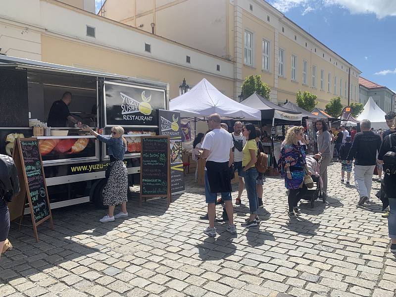 Kvůli revitalizaci prostoru za OC Plzeň Plaza probíhá letošní Fresh Festival na nádvoří plzeňského pivovaru.