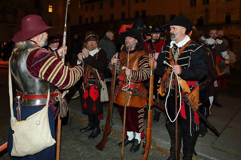 Dobytí městských hradeb hrabětem Mansfeldem - rekonstrukce boje o městské hradby v dnešních Křižíkových sadech odkazuje na události z roku 1618. Mansfeld Plzeň dobyl a se svou armádou v ní pobýval až do roku 1621.