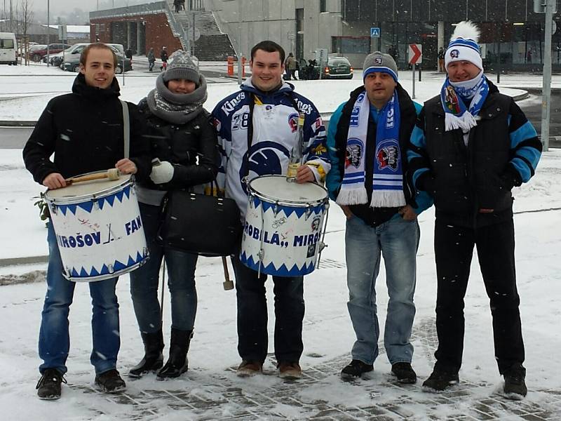 Mirošováci fandí Plzni. Zleva: Martin Mošna, Petra Hrabyková, Tomáš Šmíd, Michal Forejt, Vladimír Vaindl