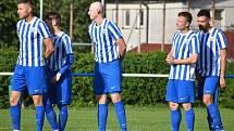 26. kolo krajského přeboru: FK Okula Nýrsko (modří) - TJ Jiskra Domažlice B (žlutí) 0:4 (0:2).