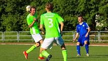 Fotbalisté FK Bohemia Kaznějov (na snímku hráči v zelených dresech) porazili Chlumčany 3:2 a dostali se na první místo tabulky I. A třídy.