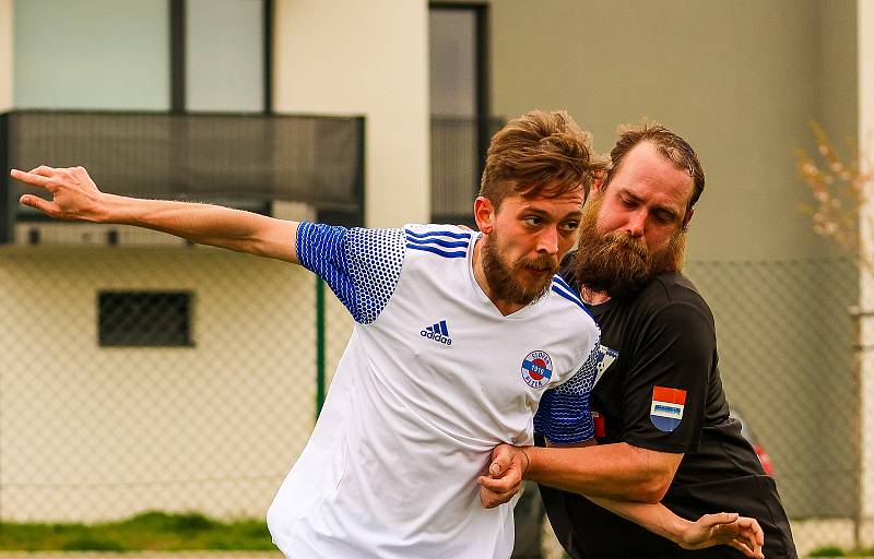 Fotbalisté Volduch (na archivním snímku hráči v černých dresech) porazili v 9. kole céčkové skupiny krajské I. B třídy silné Město Touškov 3:2.