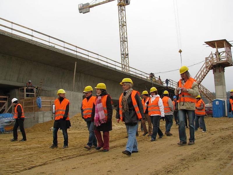 Den otevřených dveří na stavbě mostu třemošenského obchvatu