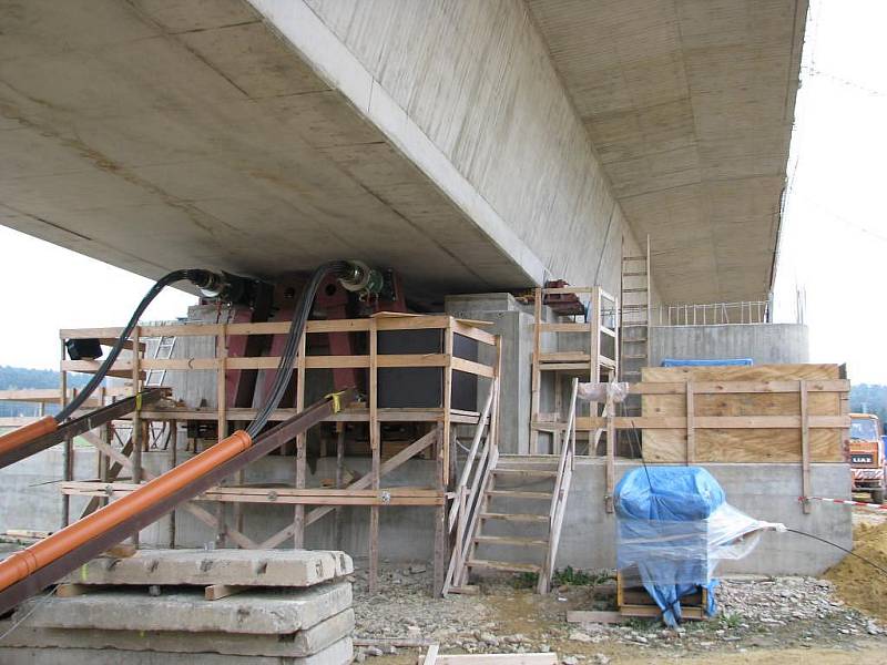 Den otevřených dveří na stavbě mostu třemošenského obchvatu