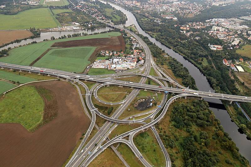 Z letu vzducholodi Zeppelin z Prahy do Plzně.