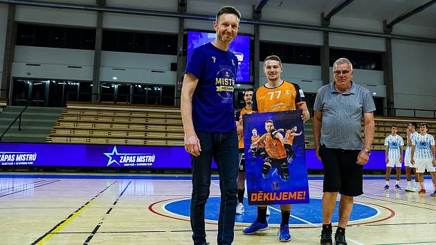 Futsalový zápas mistrů, 2. června 2023: futsalisté SK Interobal Plzeň - házenkáři Talent Týmu Plzeňského kraje 5:5.