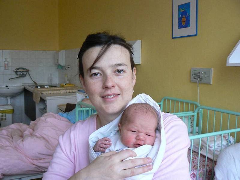 Markétka Lavičková (3,35 kg, 50 cm) z Plzně přišla na svět 7. února ve 21.00 hod. v Mulačově nemocnici. Maminka Štěpánka a tatínek Petr už doma mají tříapůlletého Honzíka