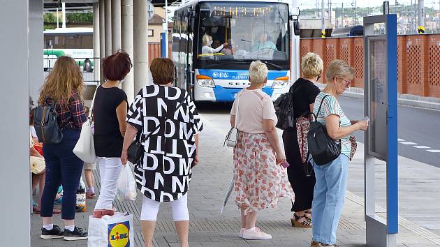 Přijede? Nepřijede. Cestovat autobusem začíná být v Česku sázka do loterie