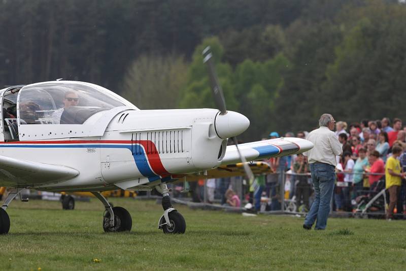 V Plasích se objevil gripen i světová akrobatová letka The Flying Bulls