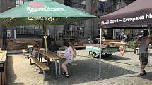 Hamburgry, hot dogy, pečené sele nebo třeba španělskou paellu, mohli v neděli ochutnat návštěvníci festivalu Street food market, který se v neděli konal v areálu plzeňského DEPO2015.