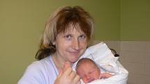 Pavlík (3,60 kg, 53 cm), který přišel na svět 17. listopadu ve 13:54 hodin v Mulačově nemocnici, je prvorozený syn Pavla a Hany Burdových z Vejprnic