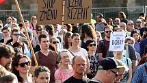 Demonstrace proti Andreji Babišovi na náměstí Republiky v Plzni.