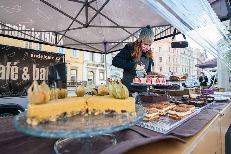 Farmářské trhy v Plzni na náměstí Republiky.