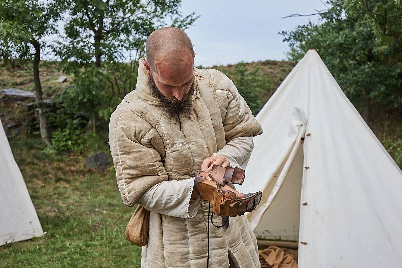 Templářský víkend – třídenní festival na loukách kolem sv. Jiří v plzeňské Doubravce nabídl divákům rekonstrukci bitvy o Akkon a mnoho ukázek šermu, výstroje, výzbroje a života rytířů na bojových taženích i z jiných období než z přelomu 13. a 14. století