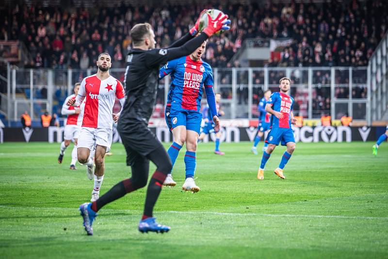 Fotbalisté Viktorie Plzeň remizovali v ligovém šlágru s pražskou Slavií 1:1 před zaplněným hledištěm.