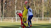 Fotbalisté rezervního výběru TJ Zruč (na archivním snímku hráči v bílých dresech) zdolali na domácím hřišti Plasy 1:0.