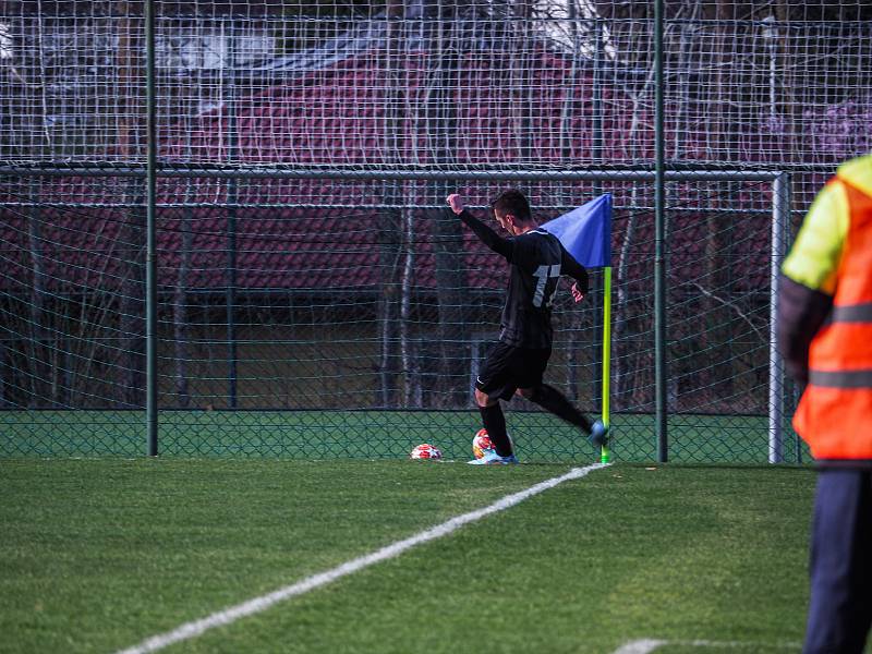 21. kolo KPM: TJ Zruč (modří) - FK Okula Nýrsko 1:2.