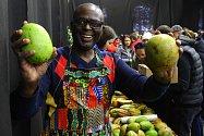 Africké trhy do Plzně v sobotu přivezly ovoce nejrůznějších tvarů, barev i chutí.