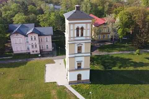 Psychiatrická nemocnice v Dobřanech opravila ve svém areálu vodárenskou věž.