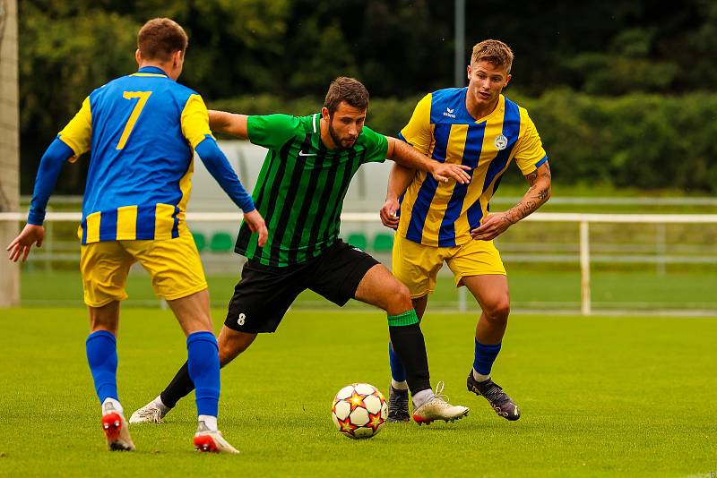 8. kolo FORTUNA divize A: FC Rokycany (na snímku fotbalisté v zelenočerných dresech) - Viktoria Mariánské Lázně 2:0 (1:0).