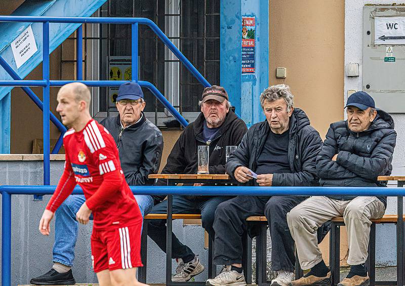 8. kolo FORTUNA divize A: SK Klatovy 1898 (na snímku fotbalisté v červených dresech) - SK Petřín Plzeň 0:1 (0:0).