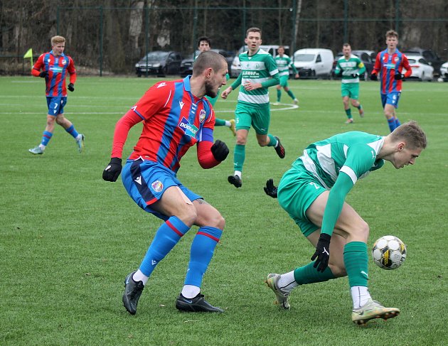 FORTUNA ČFL, skupina A (17. kolo): Bohemians Praha 1905 B - FC Viktoria Plzeň B (fotbalisté v červenomodrých dresech) 1:2 (0:1).