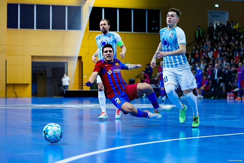 Interobal Plzeň (v bílomodrém) - Barcelona, 4. 12. 2021.