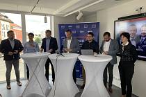 Tisková konference koalice SPOLU v Plzni. 