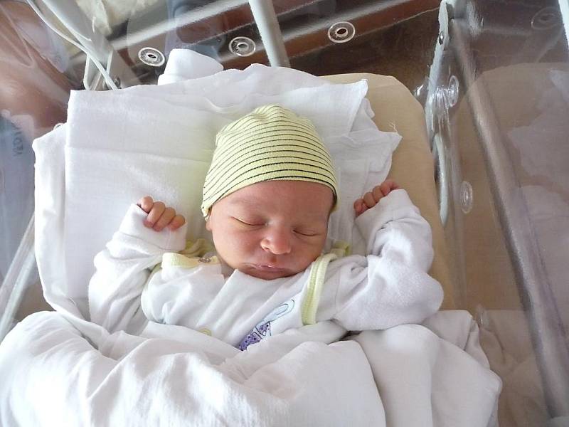 Maminka Petra Uchytilová a tatínek Ondra Zeman ze Srní se radují z narození Matěje (3,40 kg 51 cm). Jejich prvorozený chlapeček přišel na svět 20. října ve 2:12 ve Fakultní nemocnici v Plzni