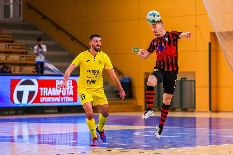 1. Futsal liga (17. kolo): SK Interobal Plzeň - 1. FC Nejzbach Vysoké Mýto 27:0.