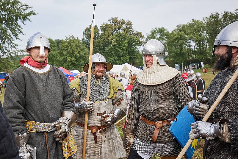 Templářský víkend – třídenní festival na loukách kolem sv. Jiří v plzeňské Doubravce nabídl divákům rekonstrukci bitvy o Akkon a mnoho ukázek šermu, výstroje, výzbroje a života rytířů na bojových taženích i z jiných období než z přelomu 13. a 14. století