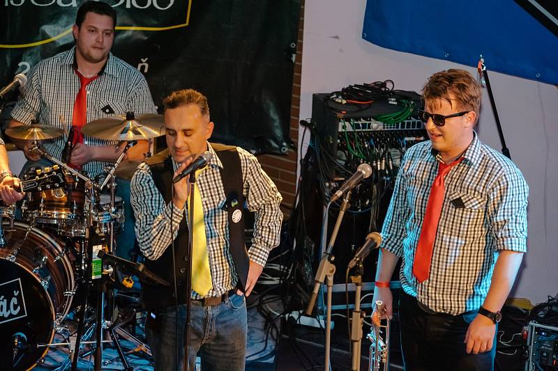 V plzeňském klubu Buena Vista pokřtila kapela Třískáč o poslední listopadové sobotě nové album.