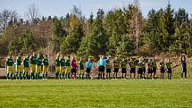 Fotbalisté Chotíkova (na archivním snímku hráči ve žlutočerných dresech) prohráli doma s Kralovicemi 3:4 a s pohárem PKFS se loučí.