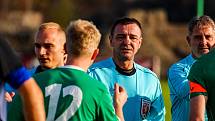 15. kolo I. A třídy: SK Smíchov Plzeň - FC Rokycany B (na snímku fotbalisté v zelených dresech) 4:2 (2:0).