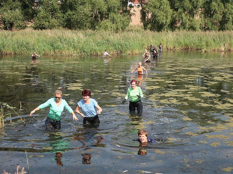 Velká záchranná akce na Pekelném rybníce.