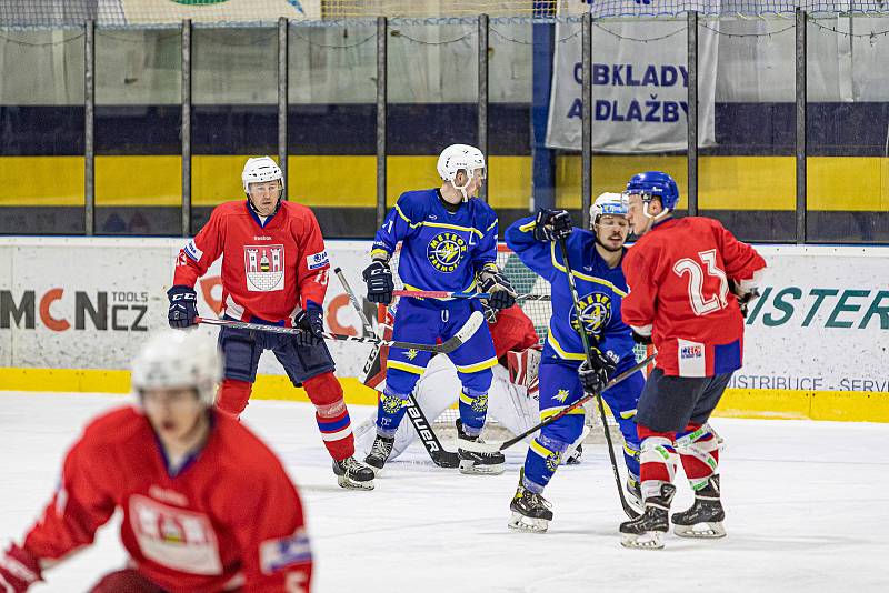 HC Meteor Třemošná (modří) vs. HC Rokycany 4:3 (2. finále play-off krajské hokejové ligy).