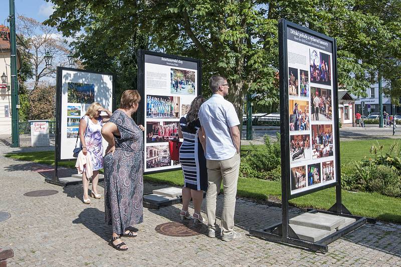 Fotografie plzeňské filharmonie v Křižíkových sadech.