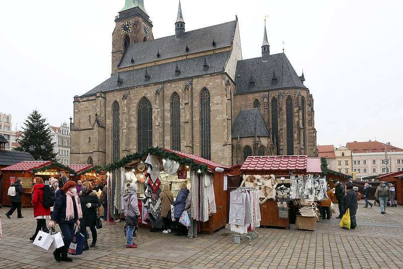 Adventní trhy na náměstí Republiky v Plzni.