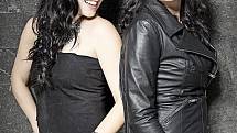 Tarja Turunen (vlevo) a Sharon den Adel