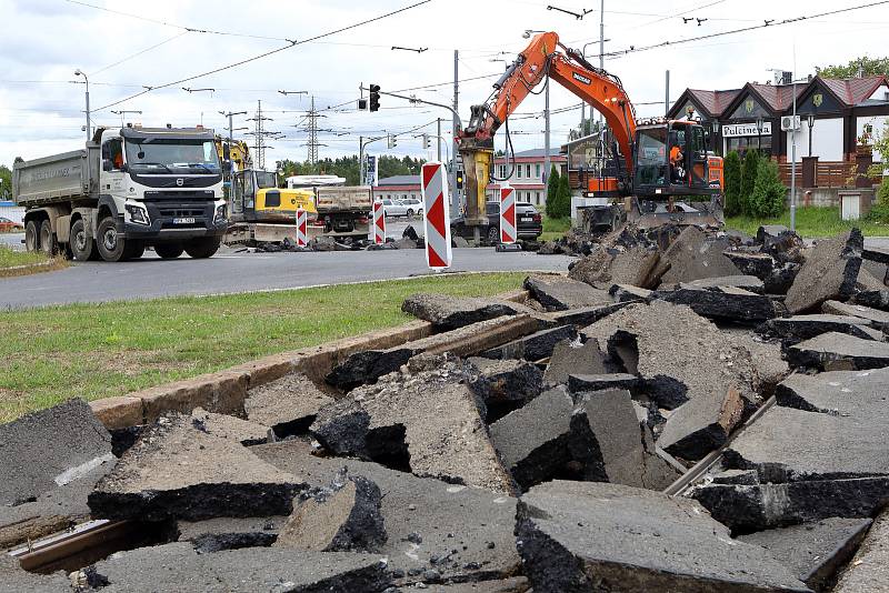 Rekonstrukce tramvajového kolejiště linky č. 1 v Plaské ulici v Plzni.