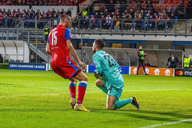 Fotbalisté Viktorie Plzeň podlehli v dalším utkání Ligy mistrů na domácím hřišti Bayernu Mnichov 2:4.