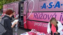 Růžový autobus zavítal 19. září i do Plzně