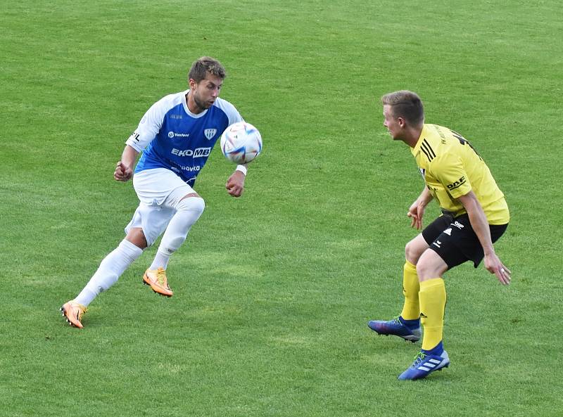 FC SILON Táborsko - FK ROBSTAV Přeštice (žlutí) 2:2.